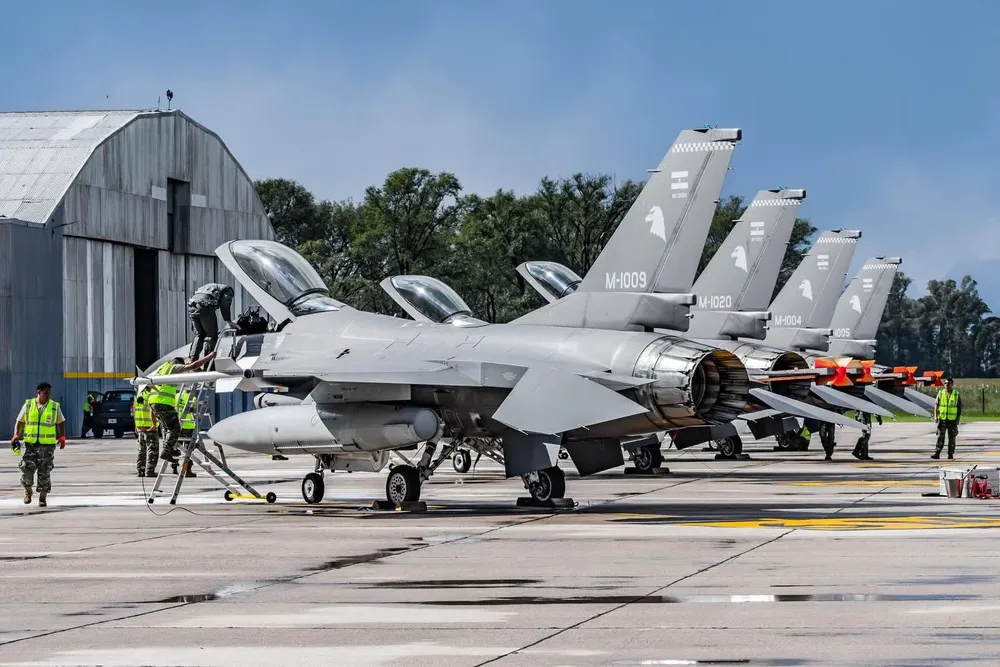 F16 (2)